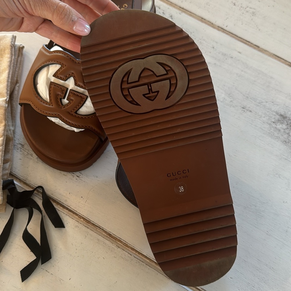 Gucci Interlocking G Sandal in brown/chocolate - Picture 2 of 5